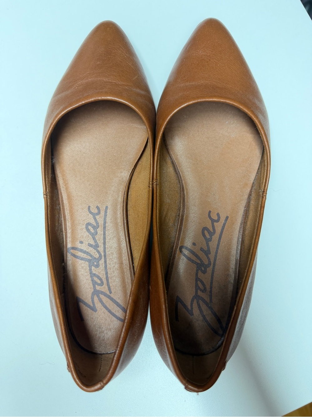 Zodiac Tan Pointed-Toe Womenโs Flats